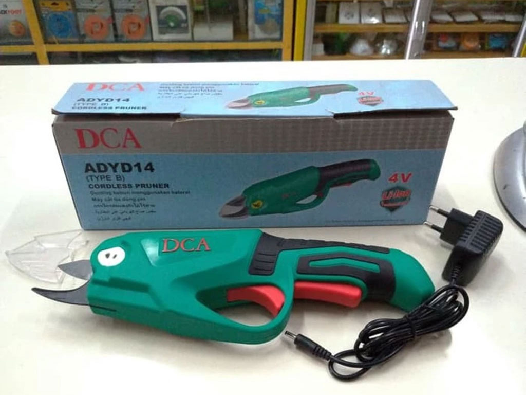 Máy tỉa hàng rào dùng pin DCA ADYD14B