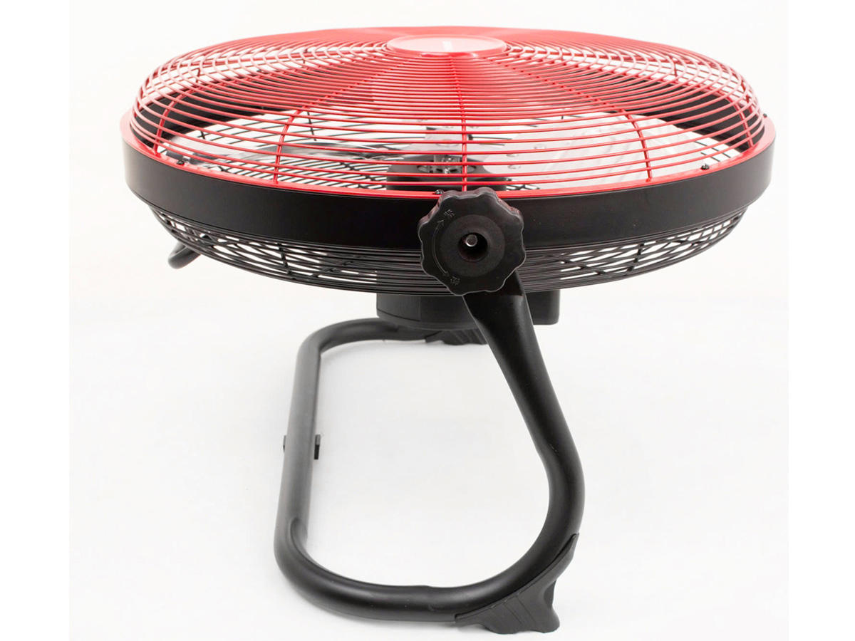 Quạt tích điện Tiross TS9179 có thể điều chỉnh hướng gió để làm mát các góc độ khác nhau