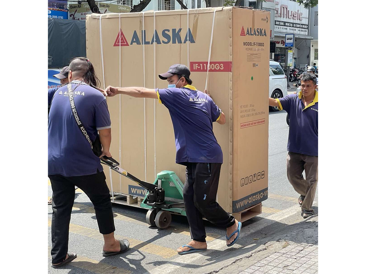 Tủ đông đứng mặt kính Alaska IF-1100G3 1.100 lít, 3 cánh