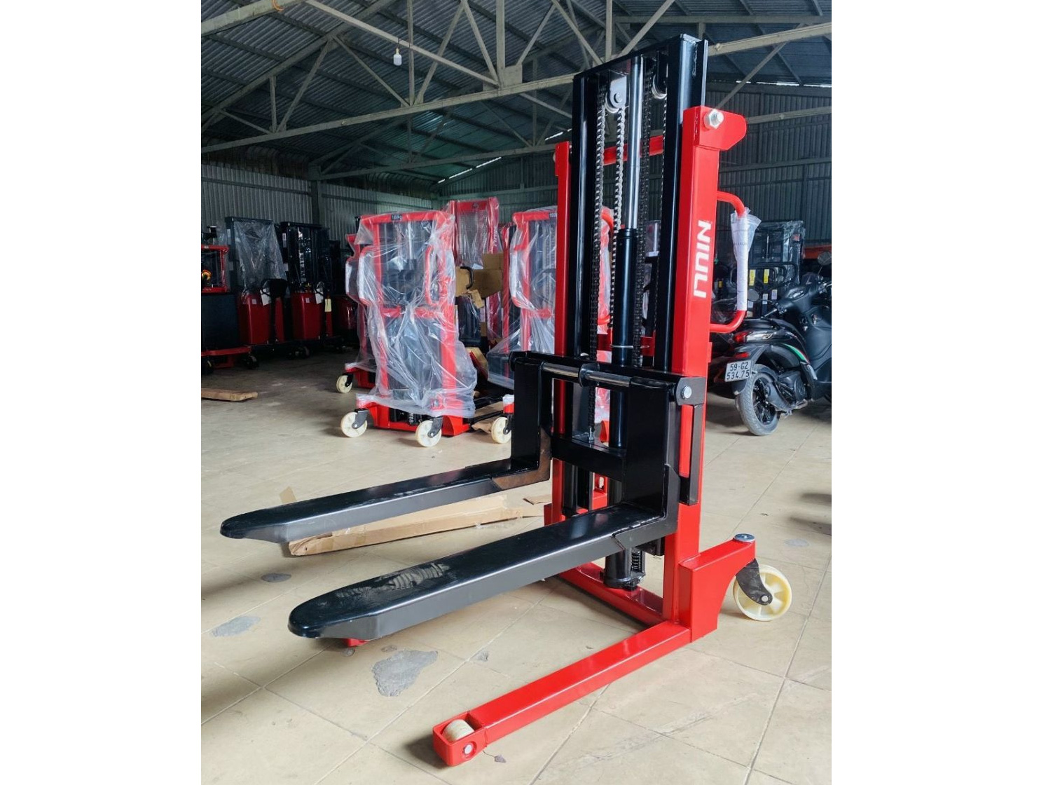 Xe nâng tay cao 1.5 tấn Niuli CTYE1525