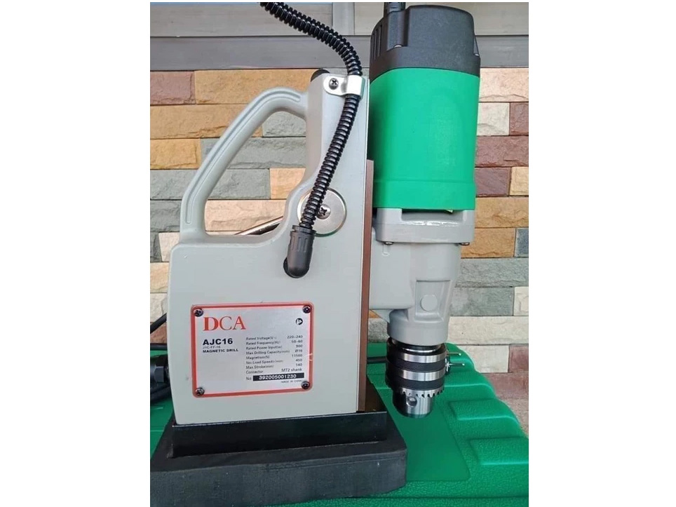 Máy khoan từ DCA AJC16 900W
