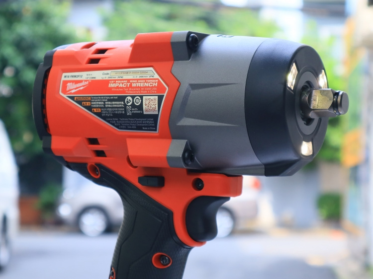 Máy siết bu lông dùng pin 18V Milwaukee M18 FHIW2F12-0X0 (Chưa pin và sạc)