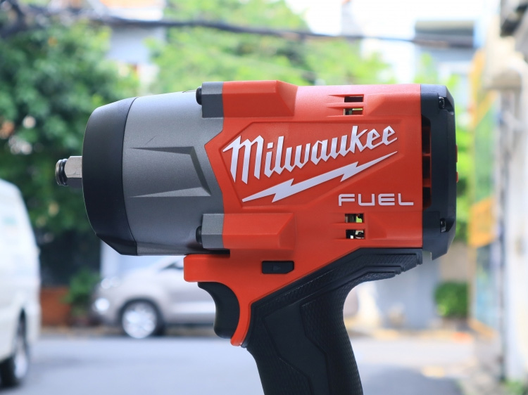 Máy siết bu lông dùng pin 18V Milwaukee M18 FHIW2F12-0X0 (Chưa pin và sạc)