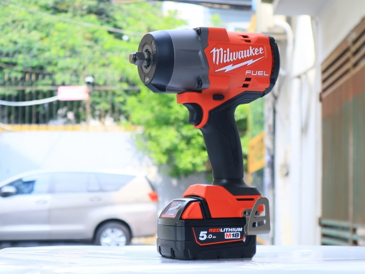 Máy siết bu lông dùng pin 18V Milwaukee M18 FHIW2F12-0X0 (Chưa pin và sạc)