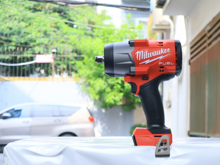 Máy siết bu lông dùng pin 18V Milwaukee M18 FHIW2F12-0X0 (Chưa pin và sạc)