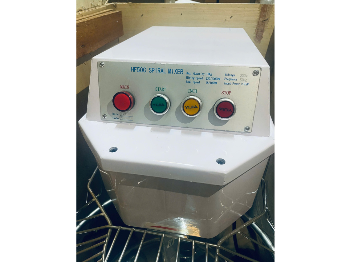 Máy nhồi bột, đánh trứng để bàn 2 tốc độ quay HF50C (1.800W)