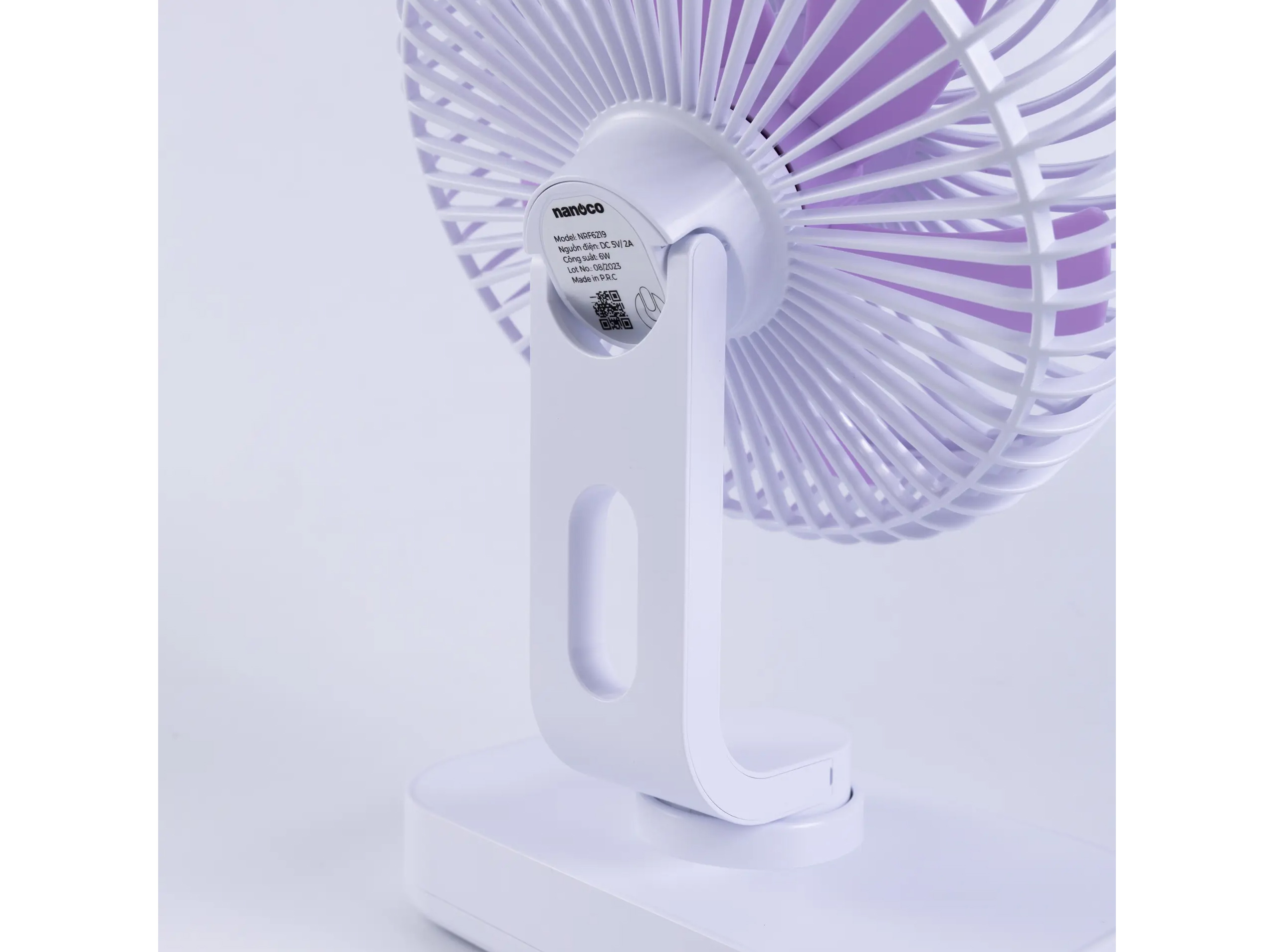 Quạt sạc Nanoco NRF6219W (15cm, 6W, có xoay, đèn)