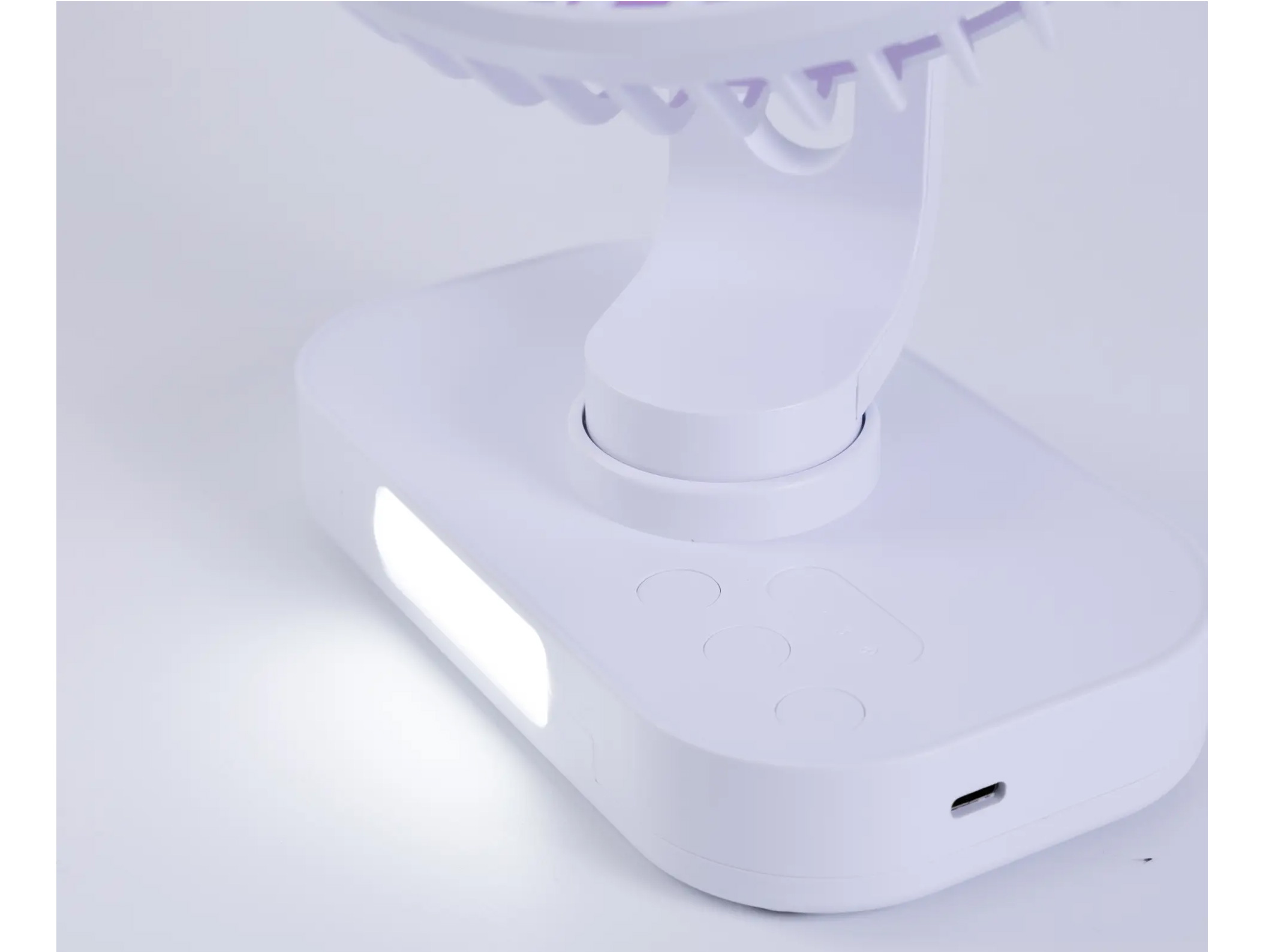 Quạt sạc Nanoco NRF6219W (15cm, 6W, có xoay, đèn)