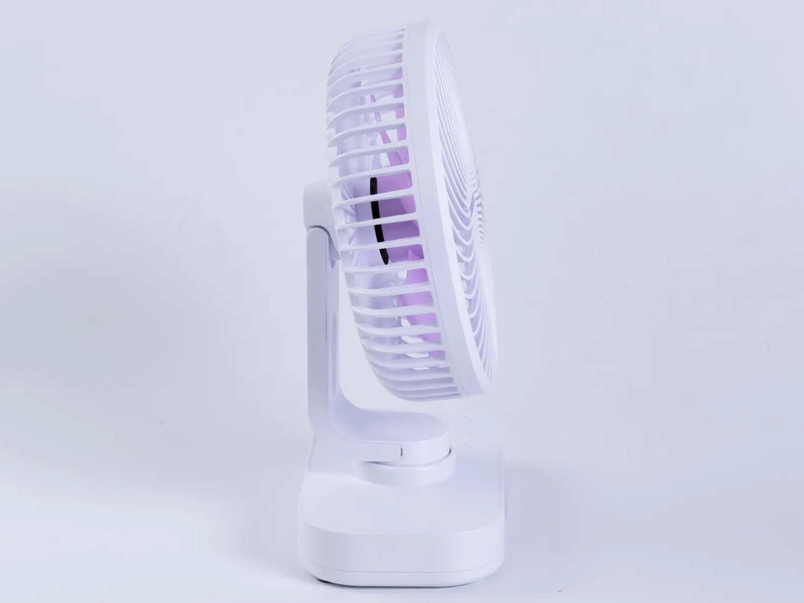 Quạt sạc Nanoco NRF6219W (15cm, 6W, có xoay, đèn)
