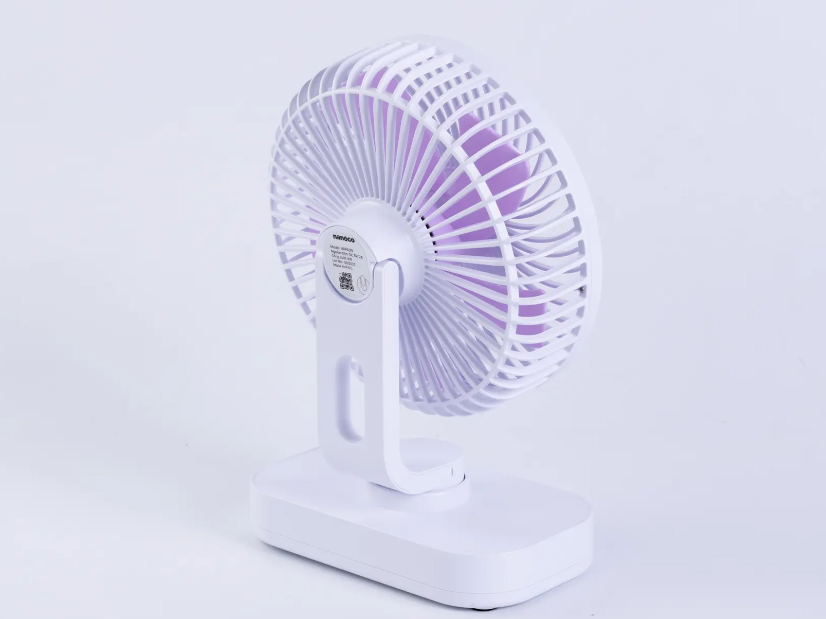 Quạt sạc Nanoco NRF6219W (15cm, 6W, có xoay, đèn)