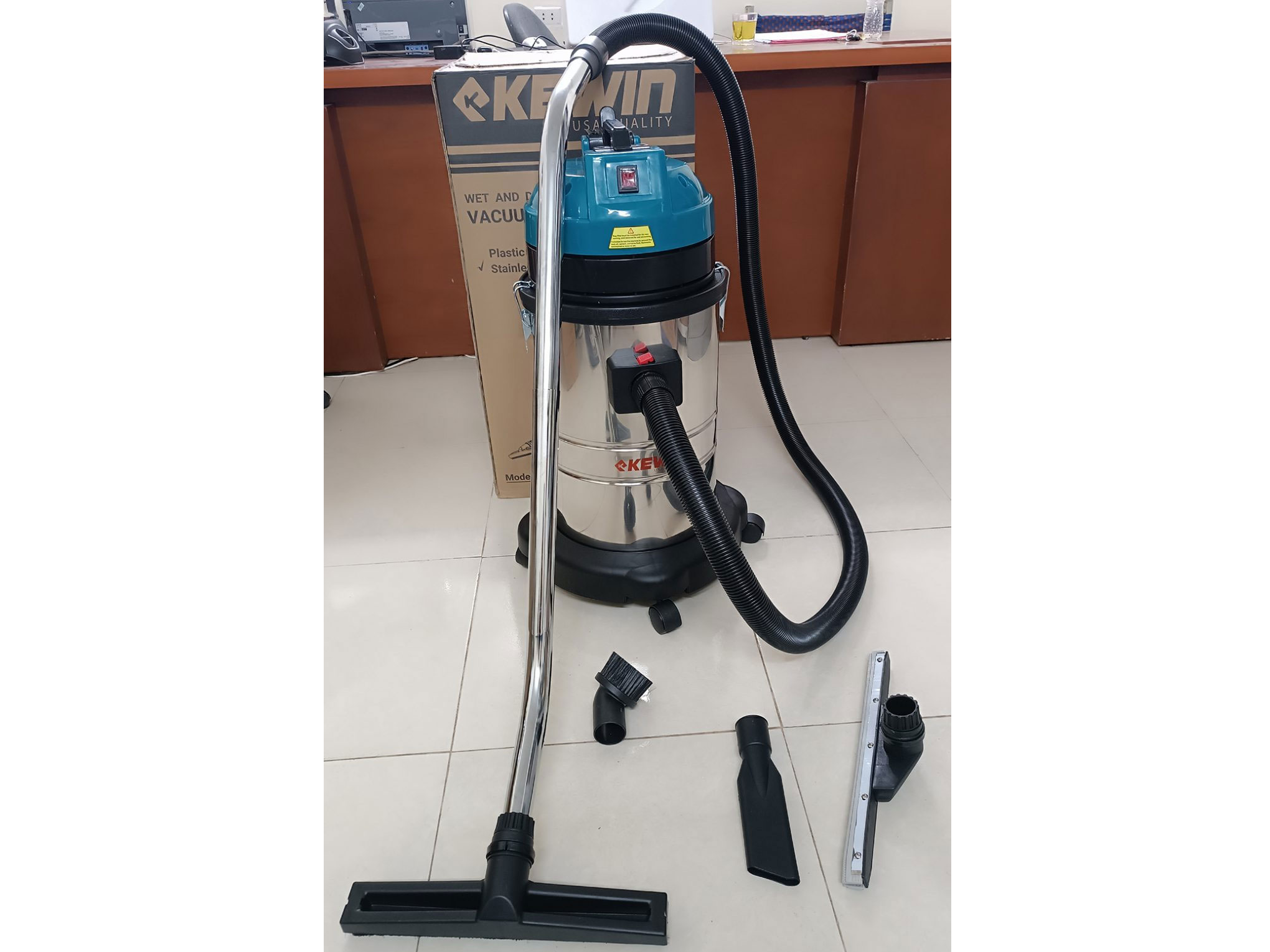 Máy hút bụi khô và ướt Kewin KN401MX (30 lít)