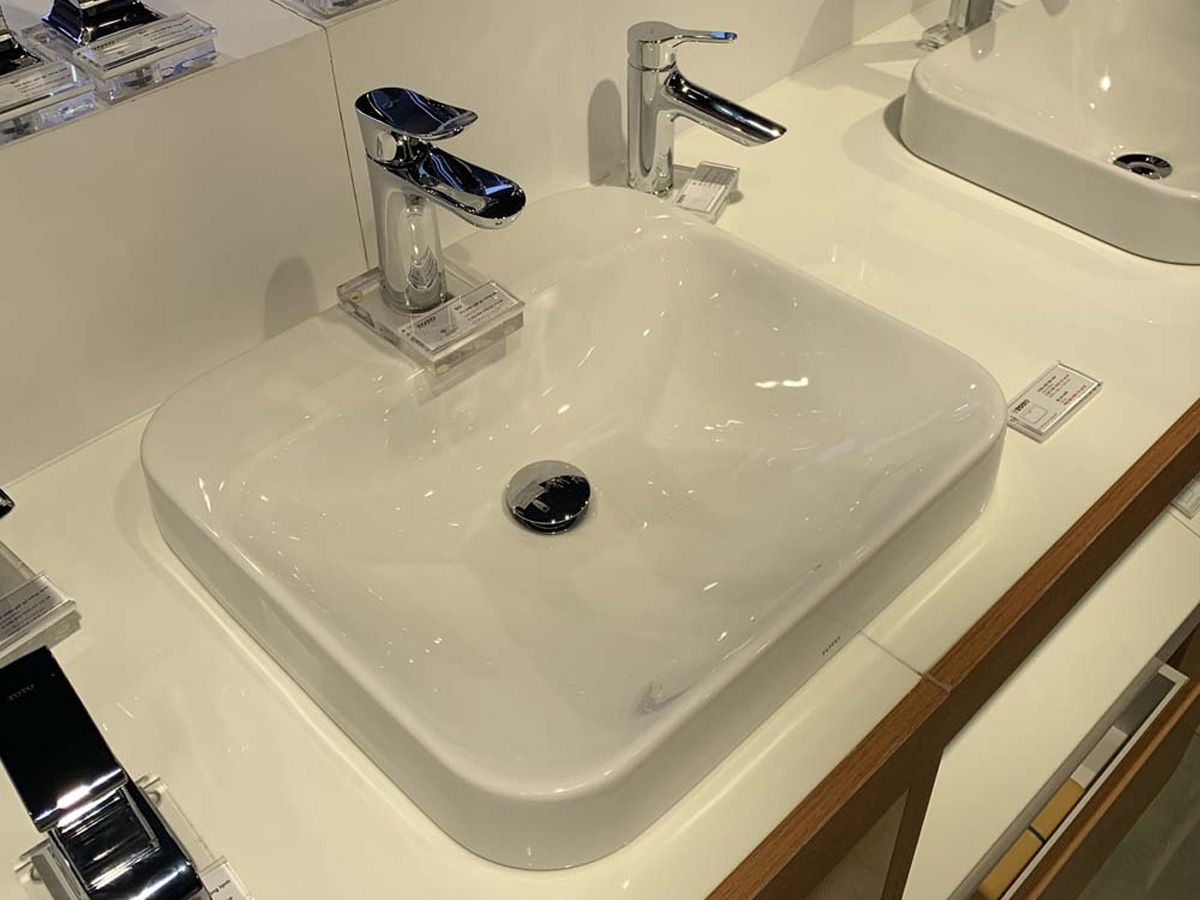 Chậu rửa Lavabo TOTO LT5615C-XW đặt bàn