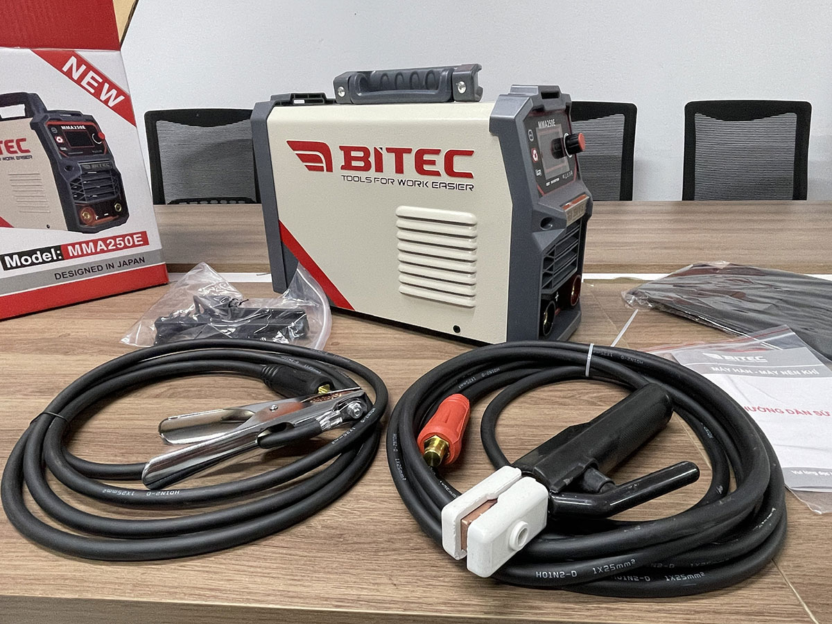 Máy hàn que Btec MMA250E