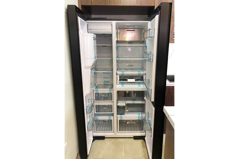 Tủ lạnh Hitachi Inverter 569 lít R-MX800GVGV0(GBK) 3 cánh, kính đen
