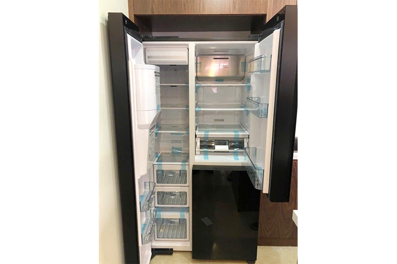 Tủ lạnh Hitachi Inverter 569 lít R-MX800GVGV0(GBK) 3 cánh, kính đen