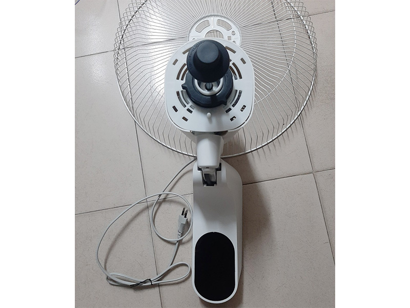 Quạt treo tường Hatari W18R1 (HF-W18R1) có điều khiển từ xa