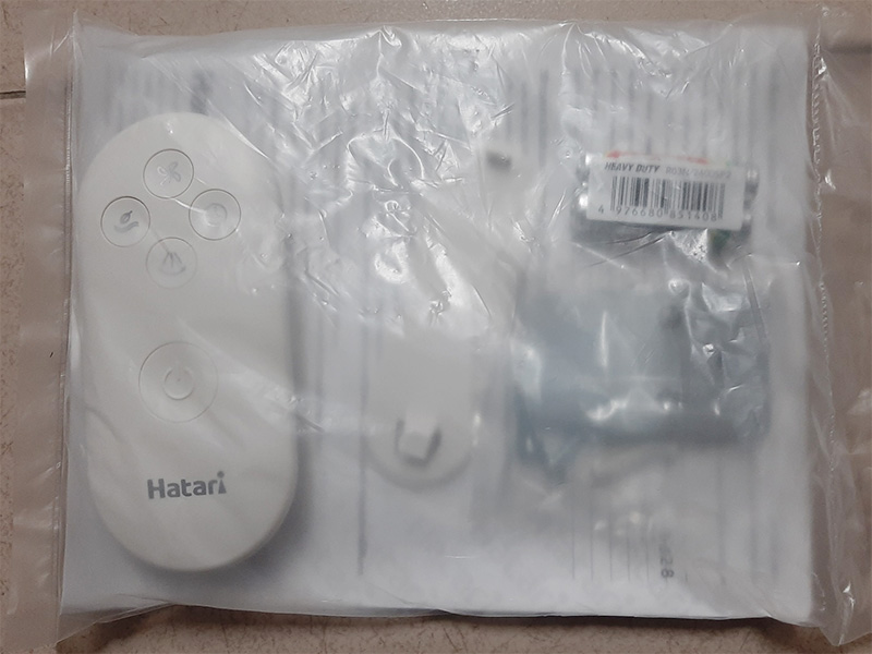 Quạt treo tường Hatari W18R1 (HF-W18R1) có điều khiển từ xa