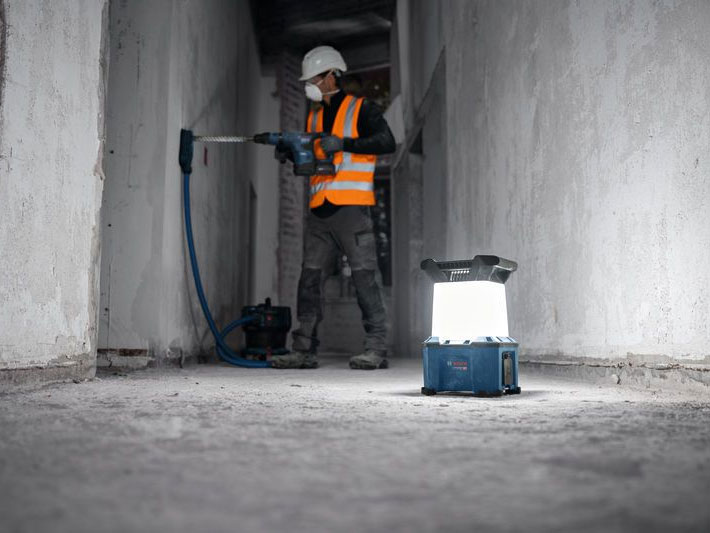 Đèn pin công trường Bosch GLA 18VH-7500 Solo 06014A5001 (chưa pin, sạc)