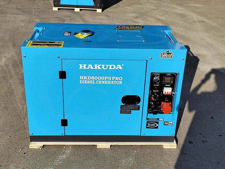 Máy phát điện chạy dầu 8KW Hakuda HKD8000P3 PRO (3 pha, cách âm)