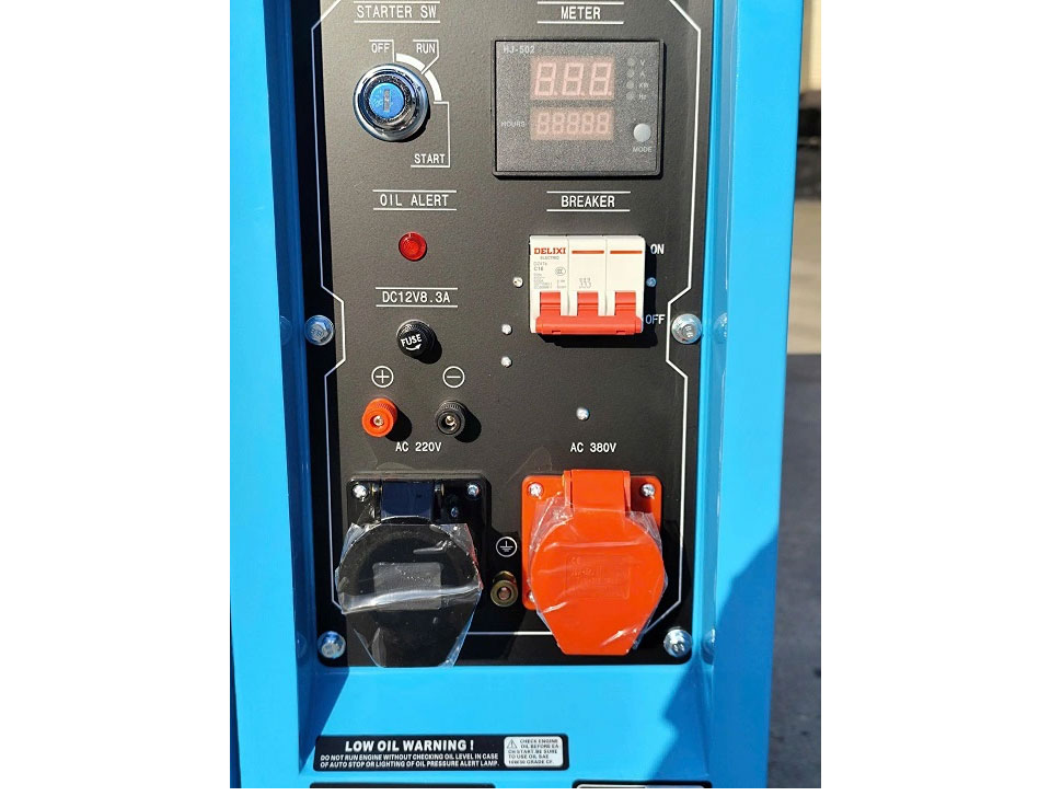 Máy phát điện chạy dầu 8KW Hakuda HKD8000P3 PRO (3 pha, cách âm)