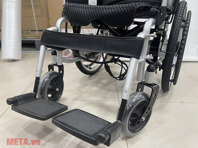 Xe lăn điện bánh đặc D301