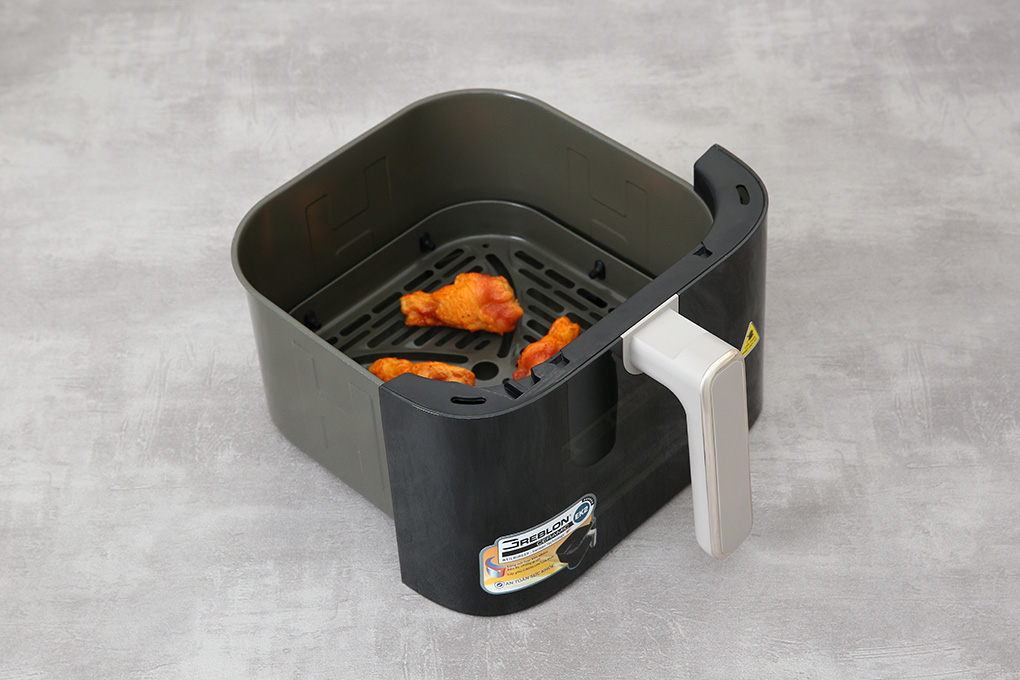 Nồi chiên không dầu BlueStone AFB-5867 (6 lít, 1.800W)