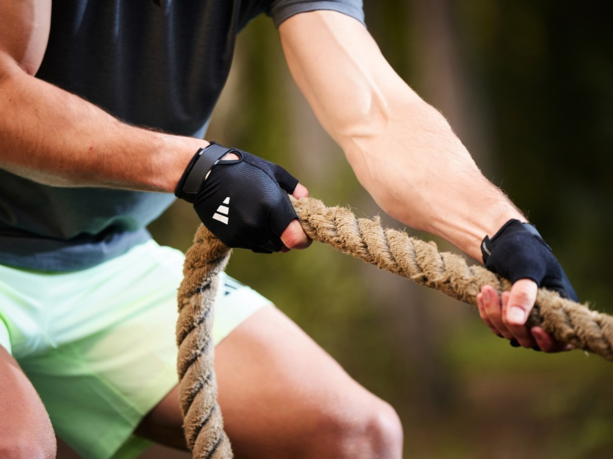 Găng tay thể thao Adidas size S ADGB-15001WH