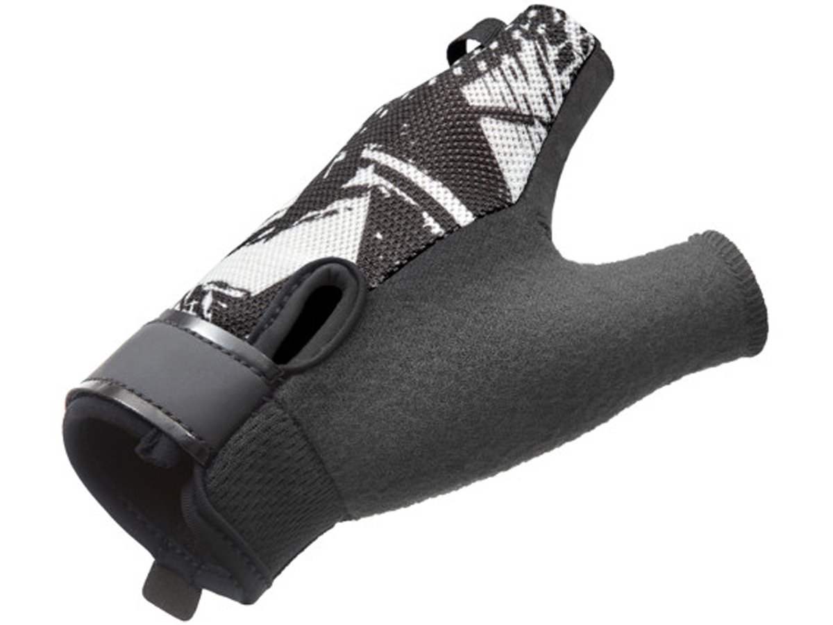 Găng tay thể thao Adidas size M ADGB-15002AB