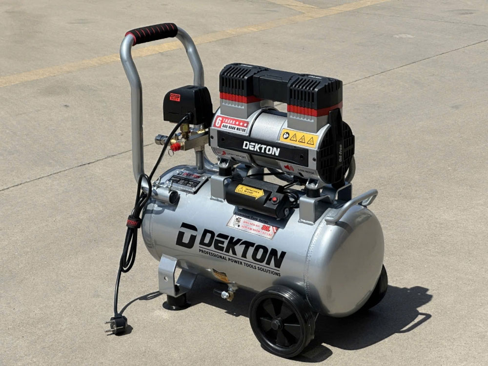 Máy nén khí không dầu Dekton DK-AC3930PROMAX (30 lít, 2HP, bình hợp kim nhôm)