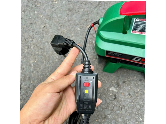 Máy rửa xe chỉnh áp Dekton DK-CWR2200A