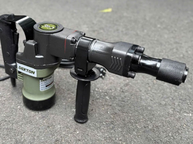 Máy đục bê tông Dekton DK-DH0811XPro (17mm - 1.250W)