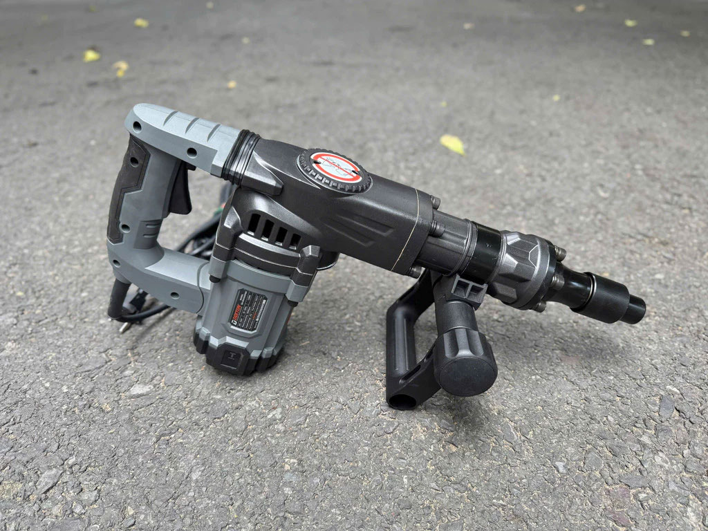 Máy đục bê tông Dekton DK-DH3505PRO (17mm - 1.350W)