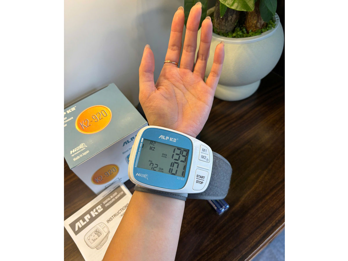 Máy đo huyết áp cổ tay ALPK2 K2-920
