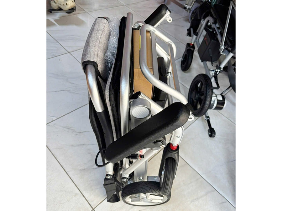 Xe lăn điện cao cấp Tama 6000F