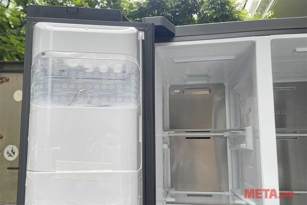 Tủ lạnh Samsung Inverter Side By Side RS70F65K2FSV - 635 lít