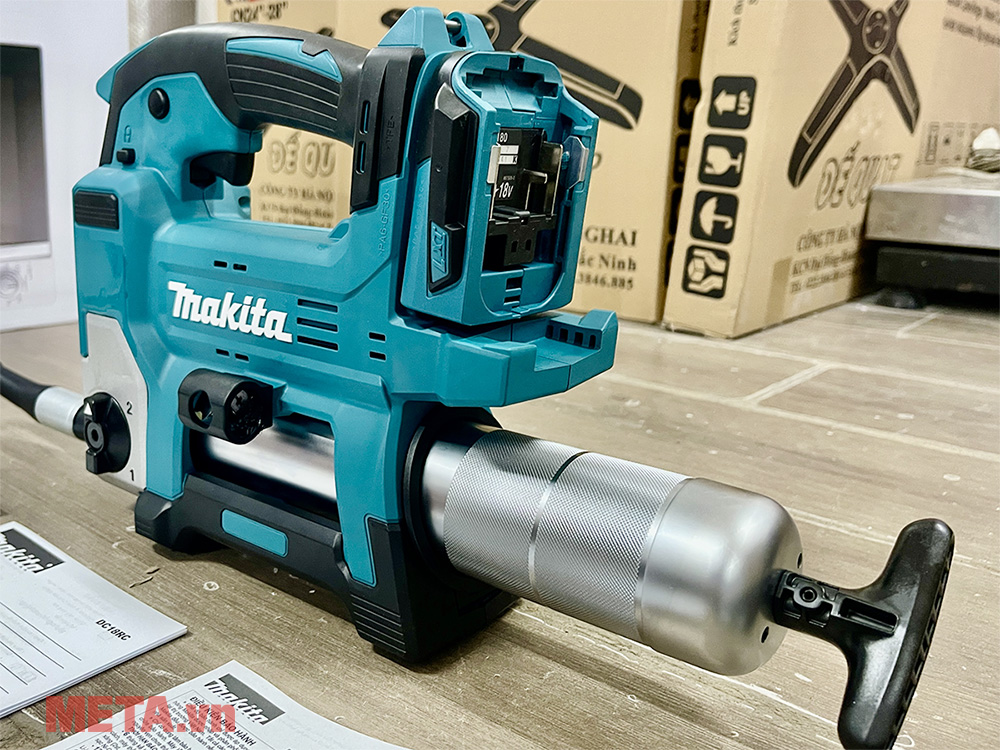 Máy bơm mỡ dùng pin 18V Makita DGP180RT (1 sạc + 1 pin 5AH)