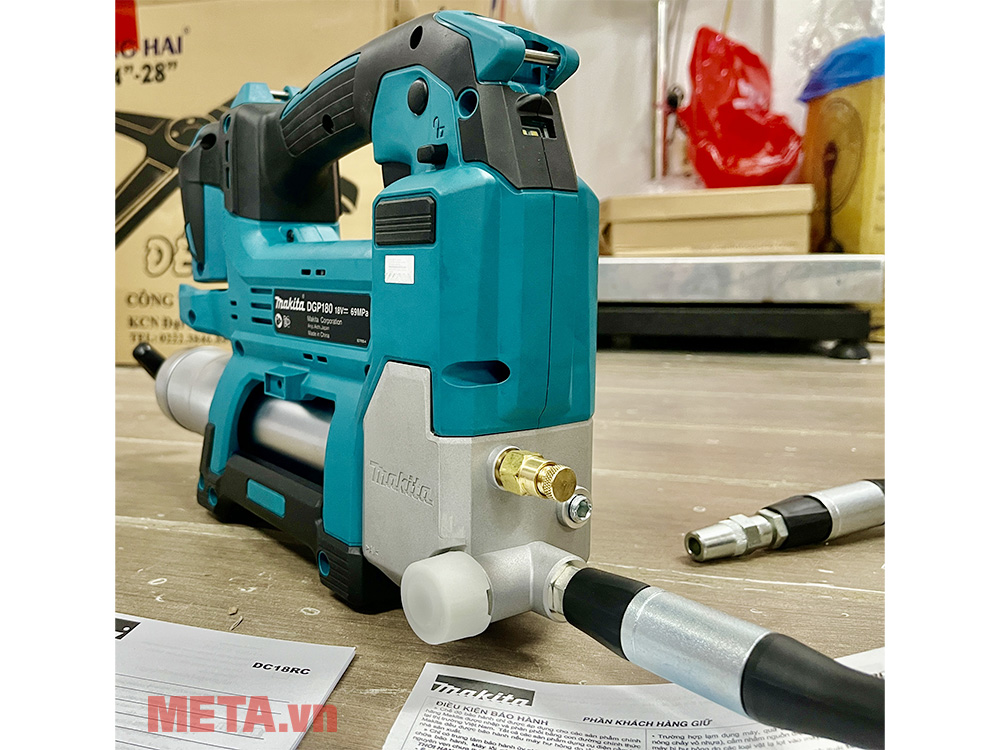 Máy bơm mỡ dùng pin 18V Makita DGP180RT (1 sạc + 1 pin 5AH)