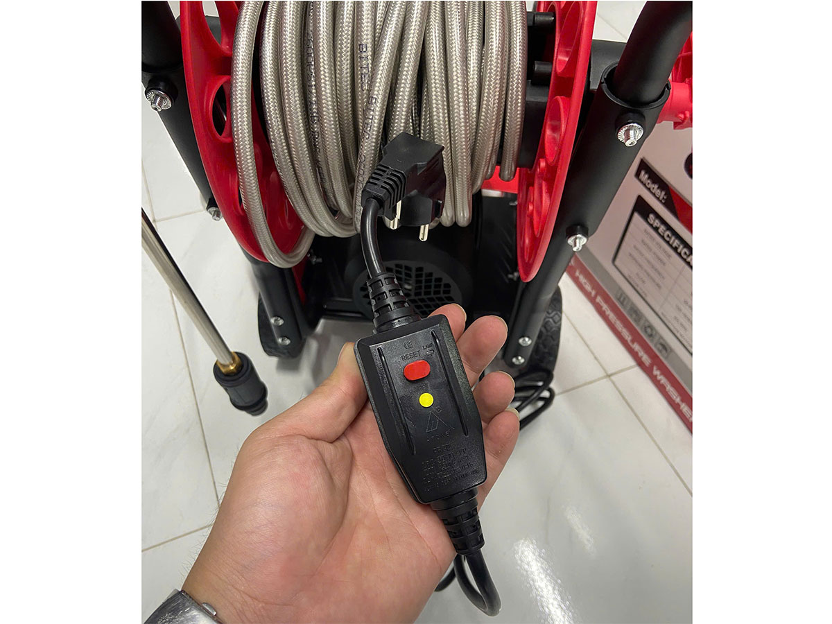 Máy rửa xe Btec BT37 (chỉnh áp, chống giật)