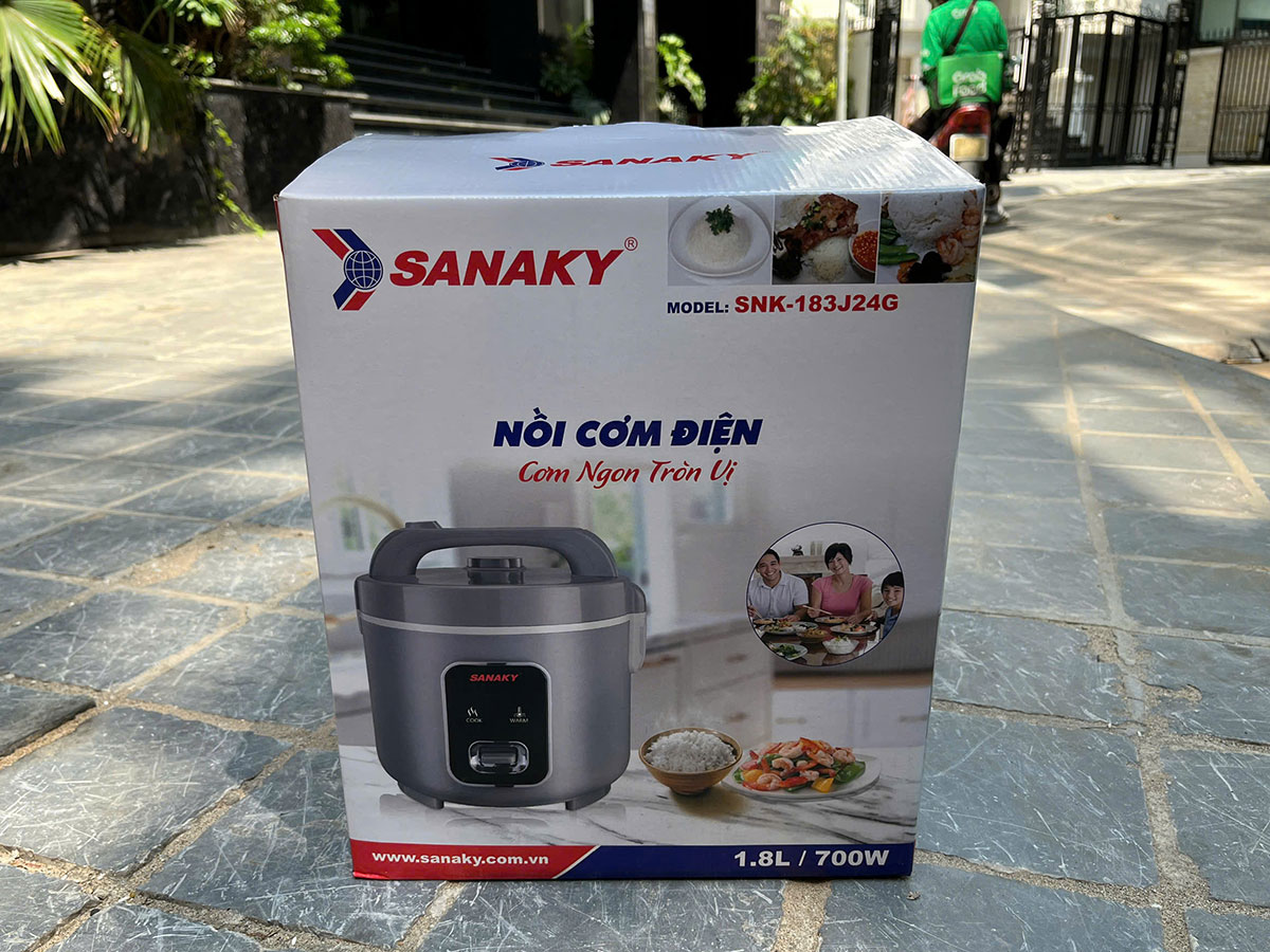 Nồi cơm điện Sanaky SNK-183J24G 1.8 lít
