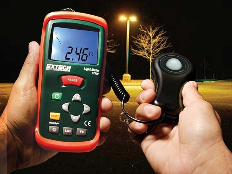 Máy đo cường độ ánh sáng Extech LT300 (0 - 400.000 Lux)