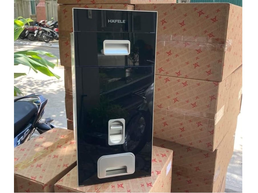 Thùng gạo âm Hafele cho tủ 300mm bề mặt đen bóng (549.32.991)