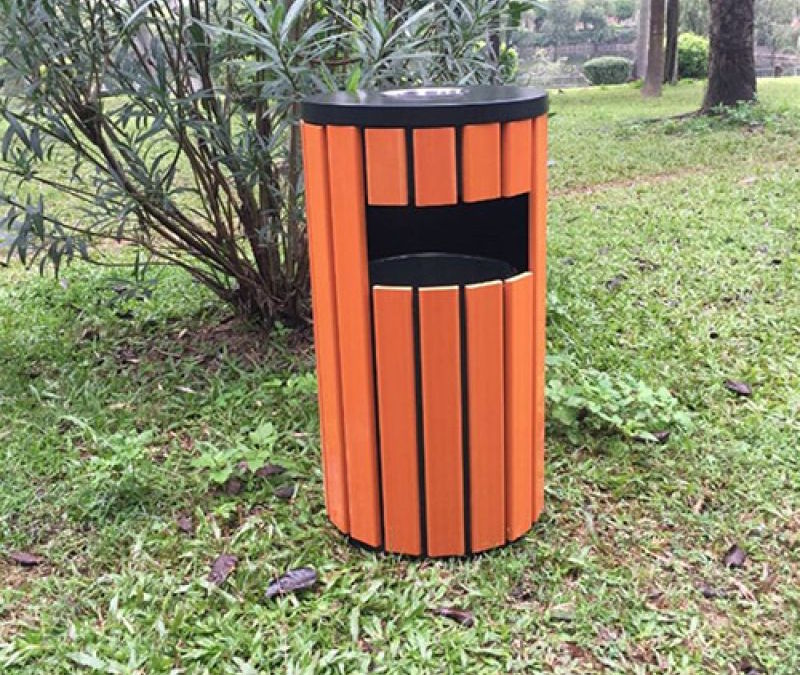 Thùng rác giả gỗ ngoài trời tròn có gạt tàn (HVSOD-01T)