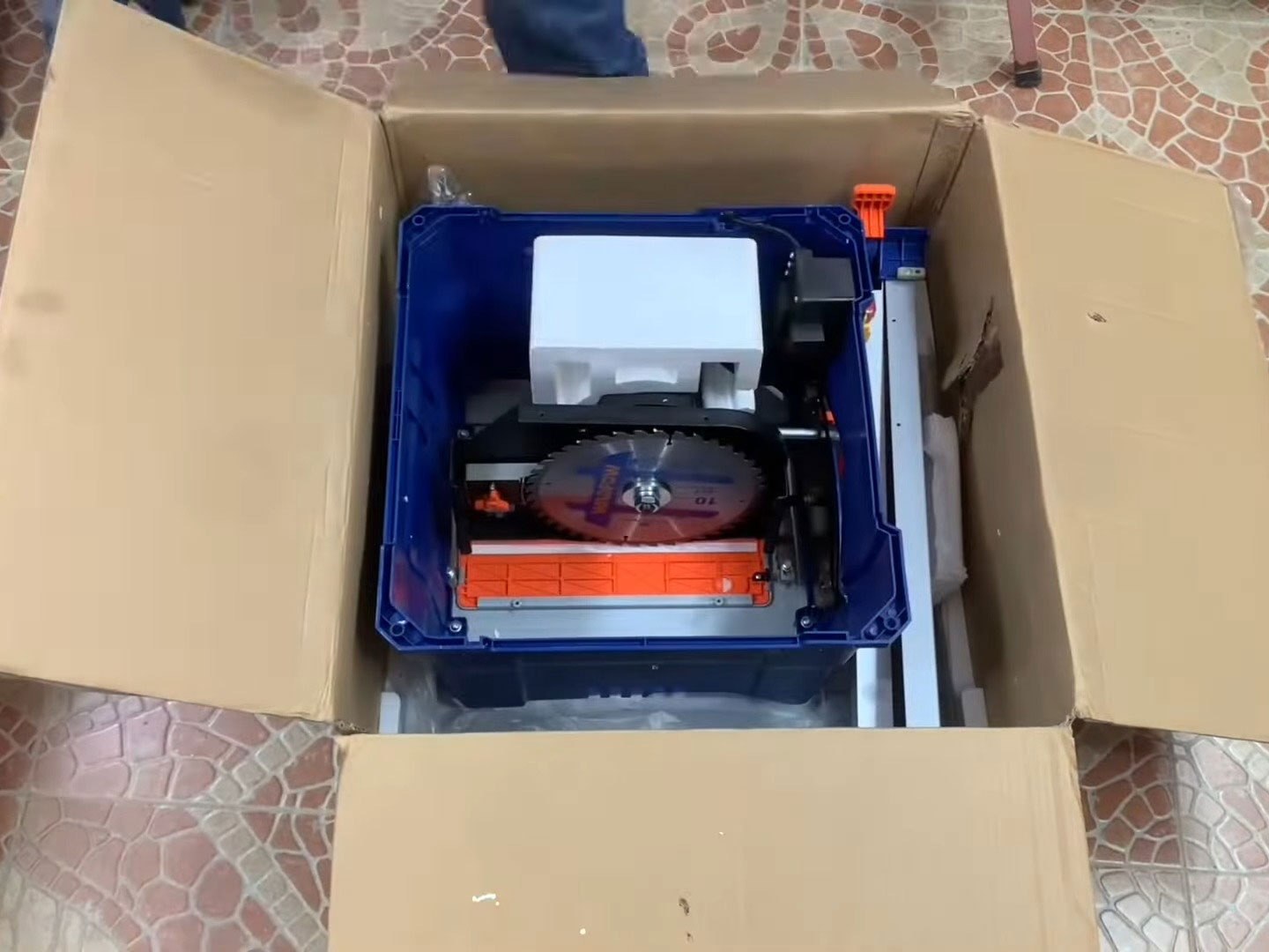 Máy cưa bàn Wadfow WTS1A1500 - 1.500W