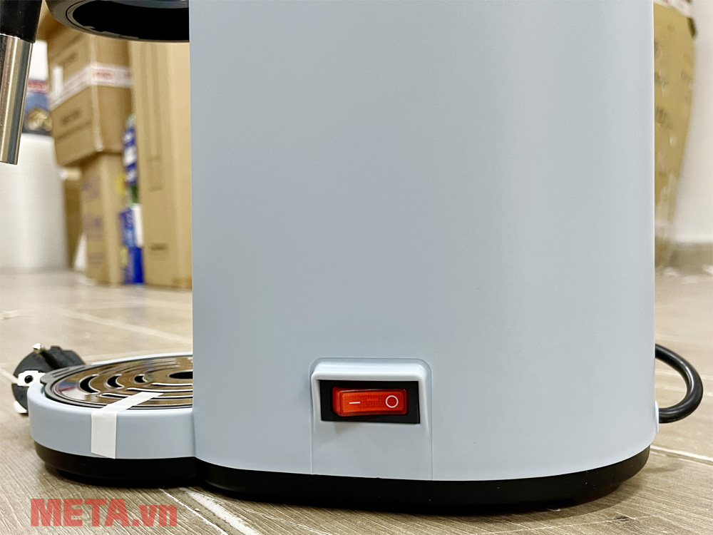 Máy pha cà phê Bear CF-B02V1 có công tắc bật/tắt tiện lợi Máy pha cà phê Bear CF-B02V1 có công tắc bật/tắt tiện lợi