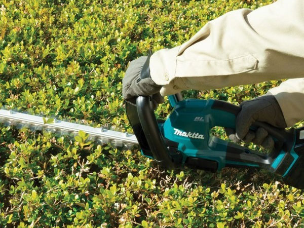 Máy tỉa hàng rào dùng pin 18V Makita DUH606Z (Chưa pin và sạc)