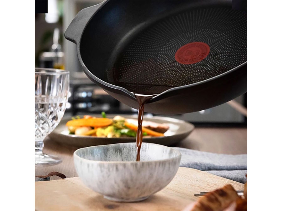 Chảo đúc cao cấp Tefal Robusto có miệng rót 24cm E2490444
