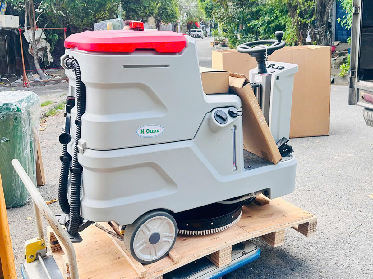 Máy chà sàn ngồi lái HiClean A600 - 1.450W