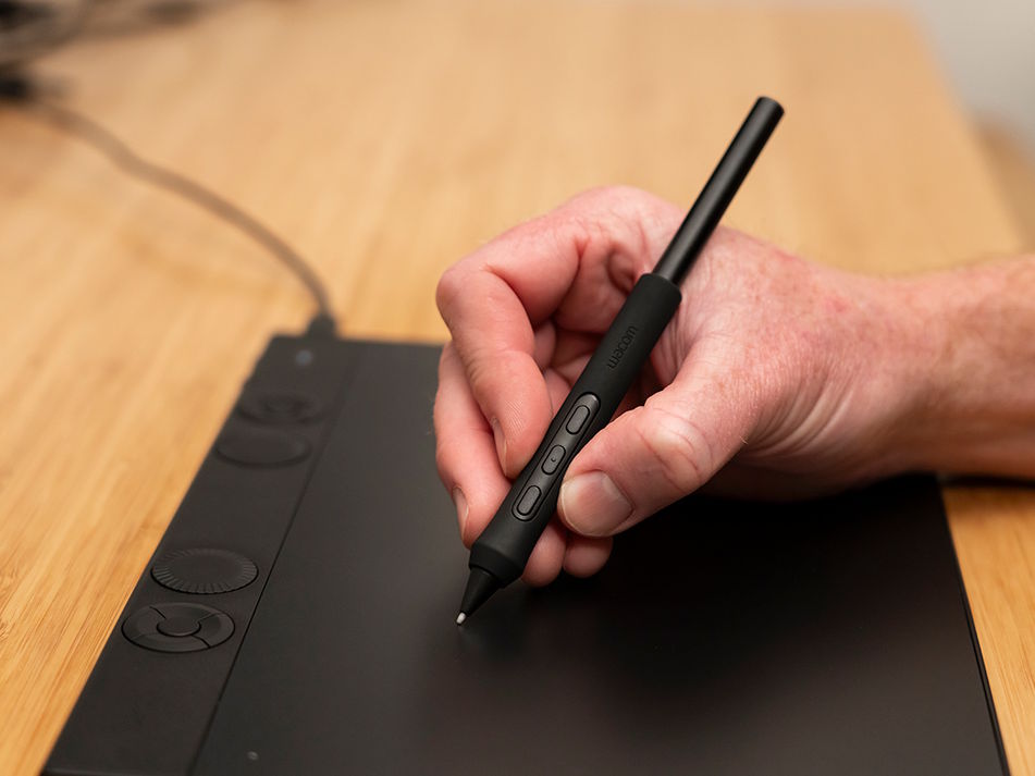 Bảng vẽ điện tử Wacom Intuos Pro L PTK-870 (Model 2025)