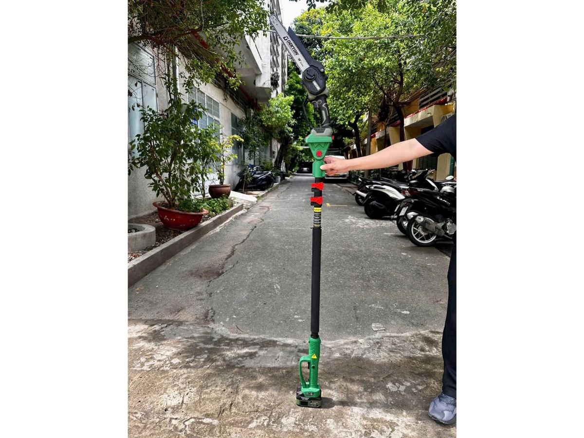 Máy cưa xích pin 21V Dekton M21-CX10XPRO (chưa pin, sạc)