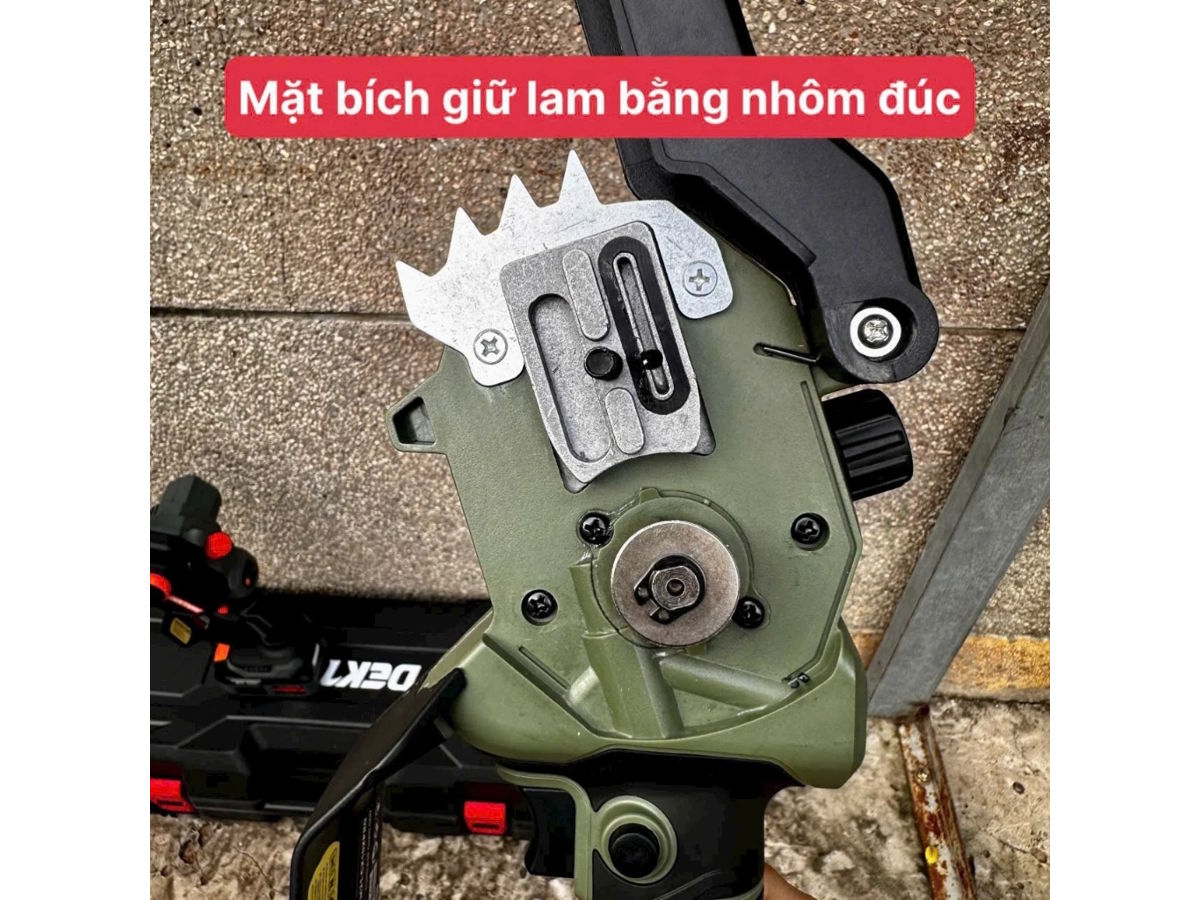 Máy cưa xích pin 21V Dekton M21-CX10XPRO (chưa pin, sạc)